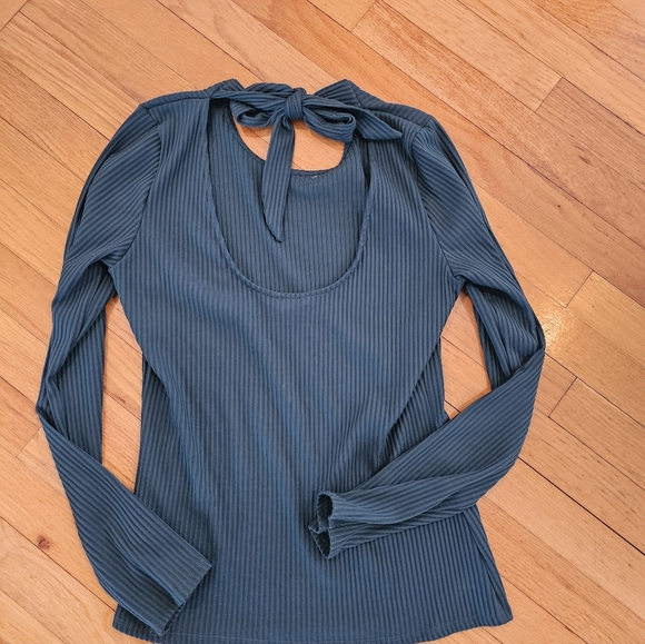 Guess Ribbed Long Sleeve - Picture 2 of 4